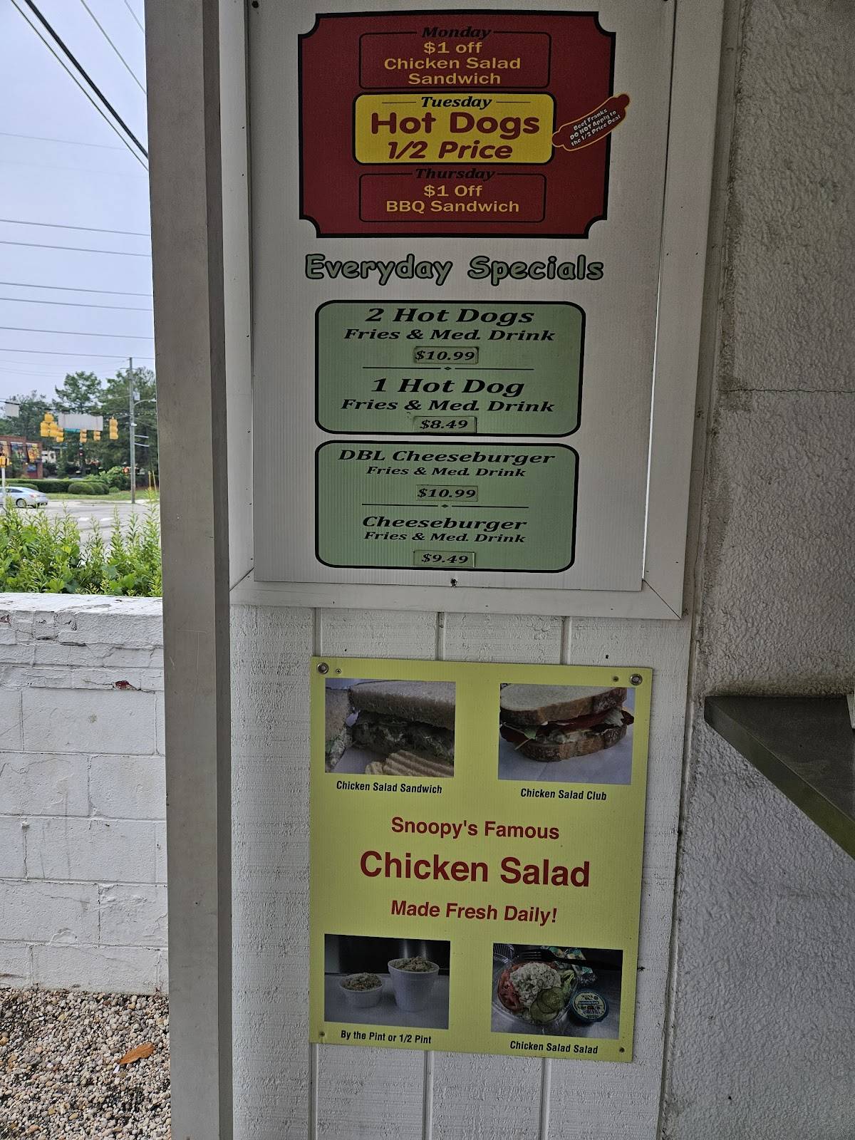 Snoopy's Hot Dogs & More меню