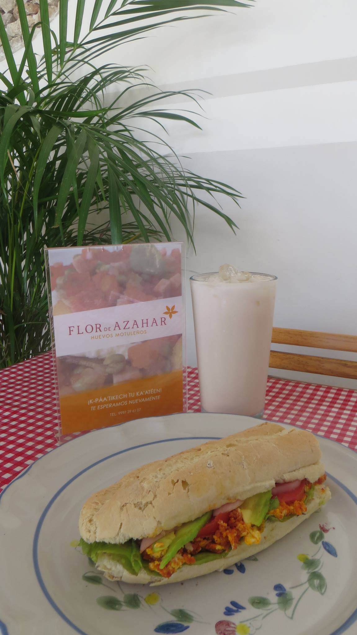 Flor de Azahar Huevos Motuleños меню