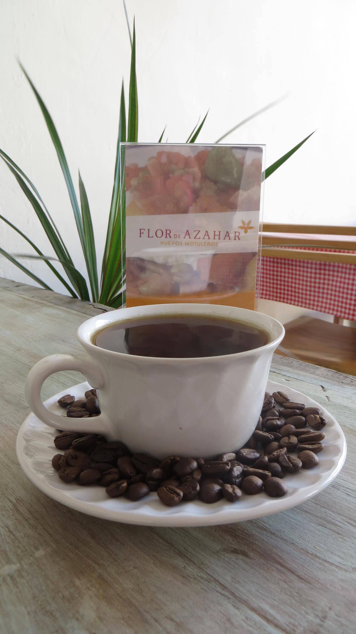 Flor de Azahar Huevos Motuleños меню