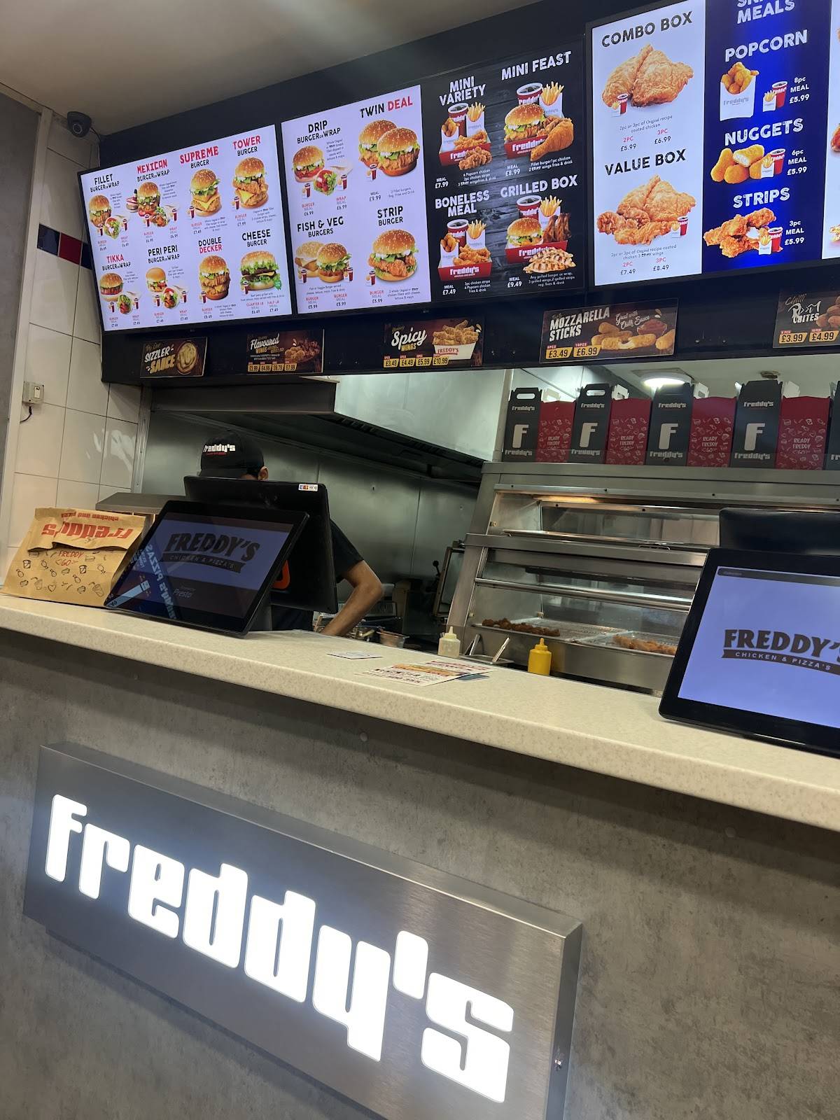 Freddy's Chicken & Pizza меню