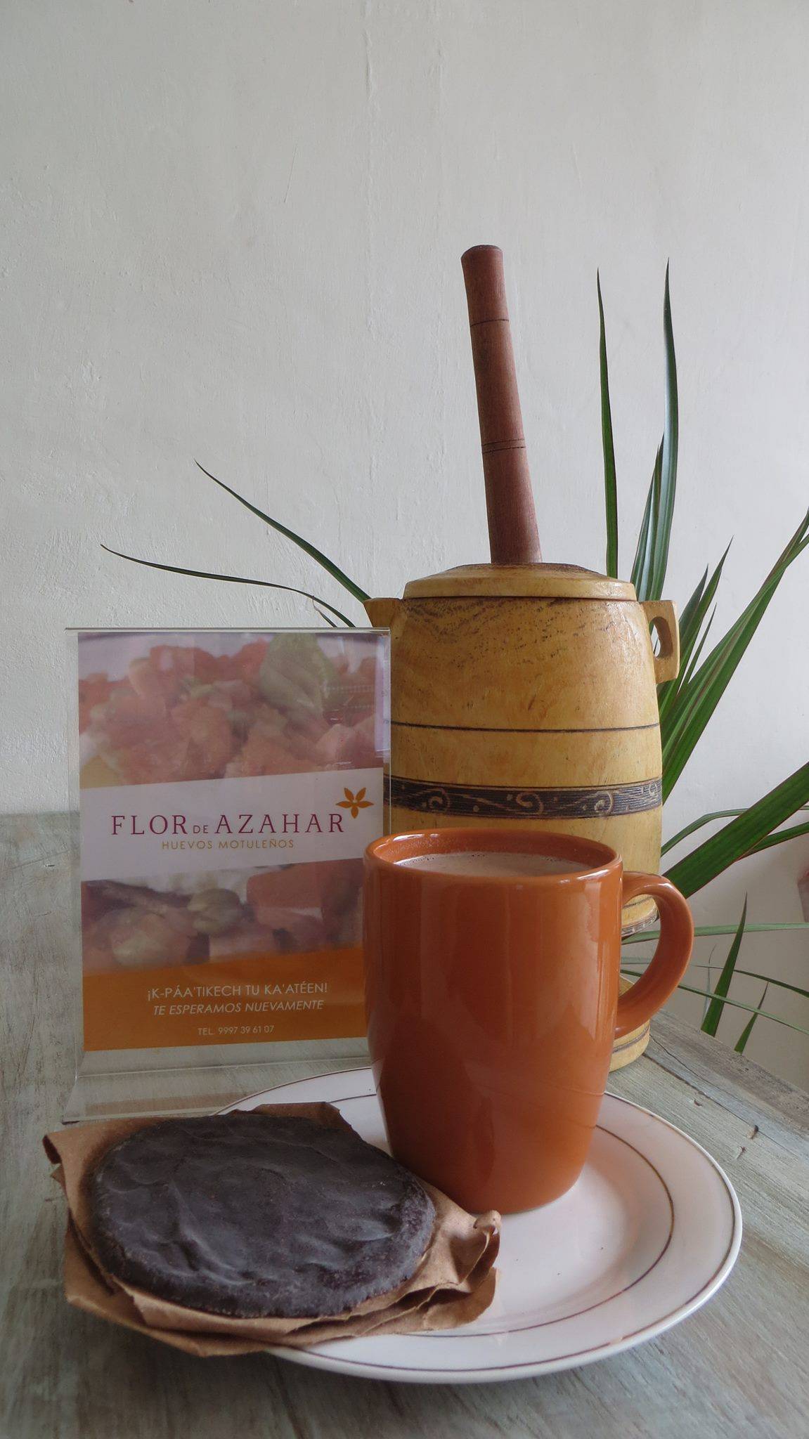 Flor de Azahar Huevos Motuleños меню