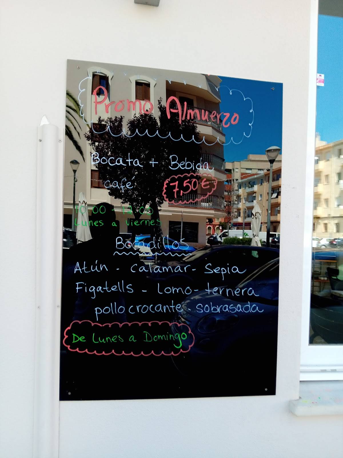 Llorens Cafe Bar меню
