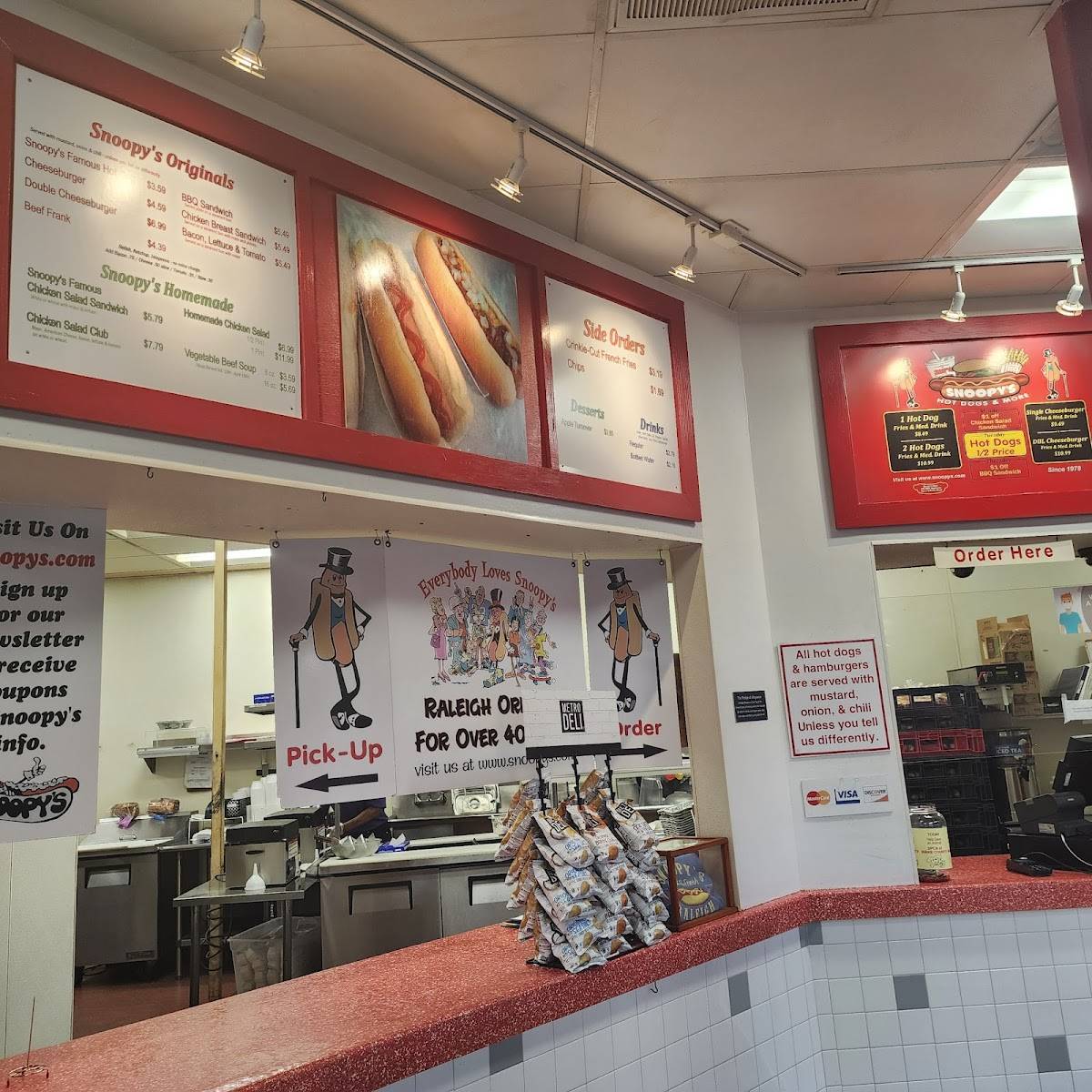 Snoopy's Hot Dogs & More меню