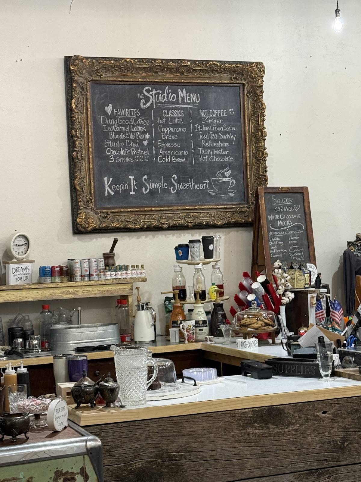 The Studio меню