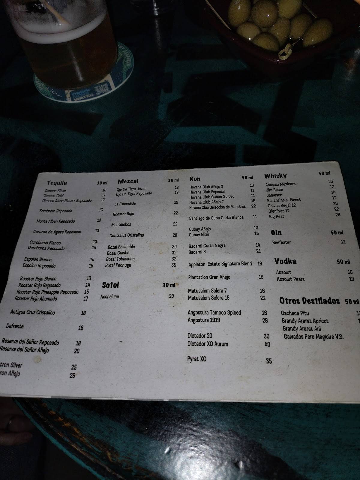 UNO MAS. Amores y Cocteles меню