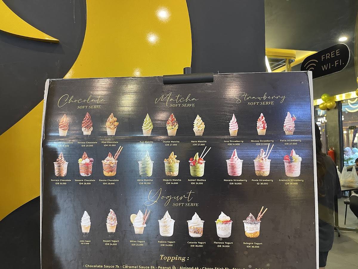 Luuca Roxy Square Jember меню