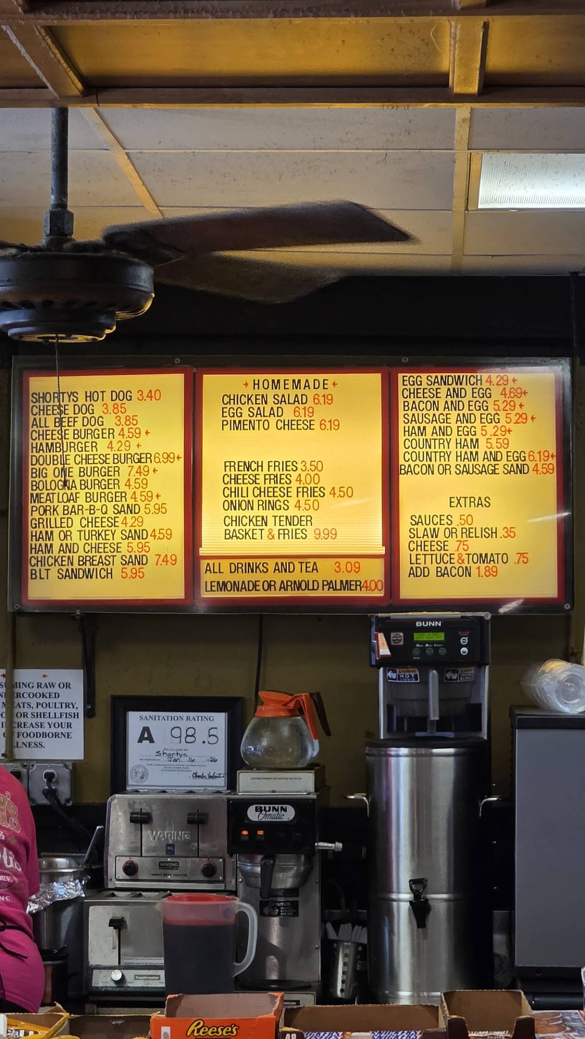 Shorty's Famous Hot Dogs меню