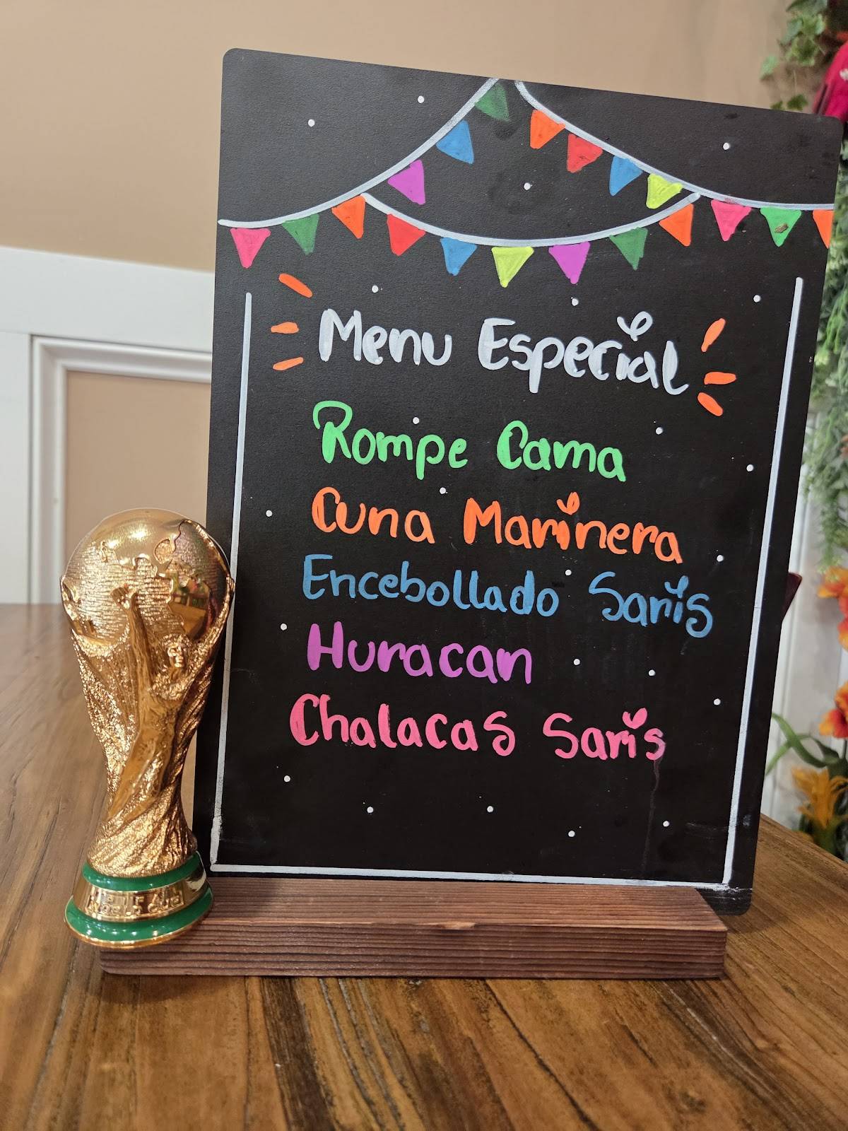 Sari's Kitchen Restaurant меню