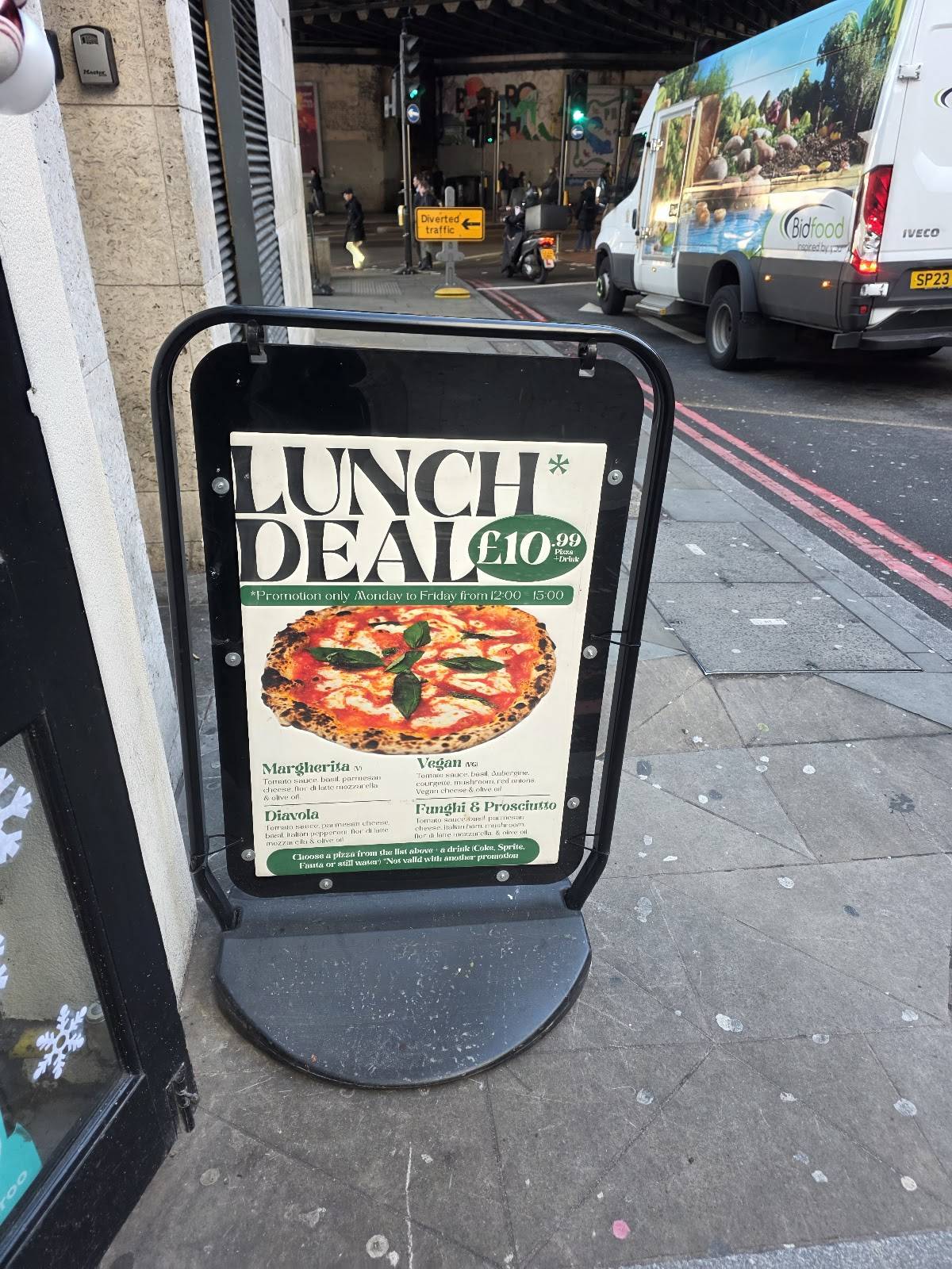 Spizza Napoletana London Bridge меню