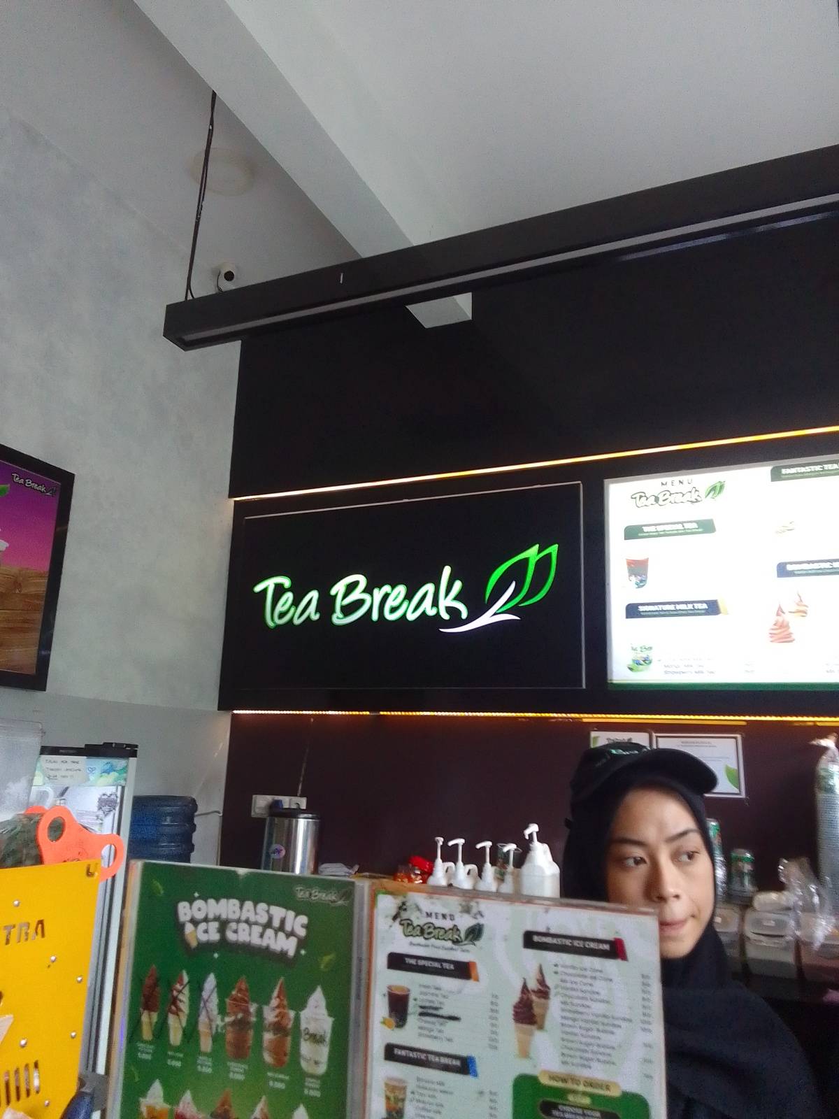 Tea Break - Alun-Alun Batu меню
