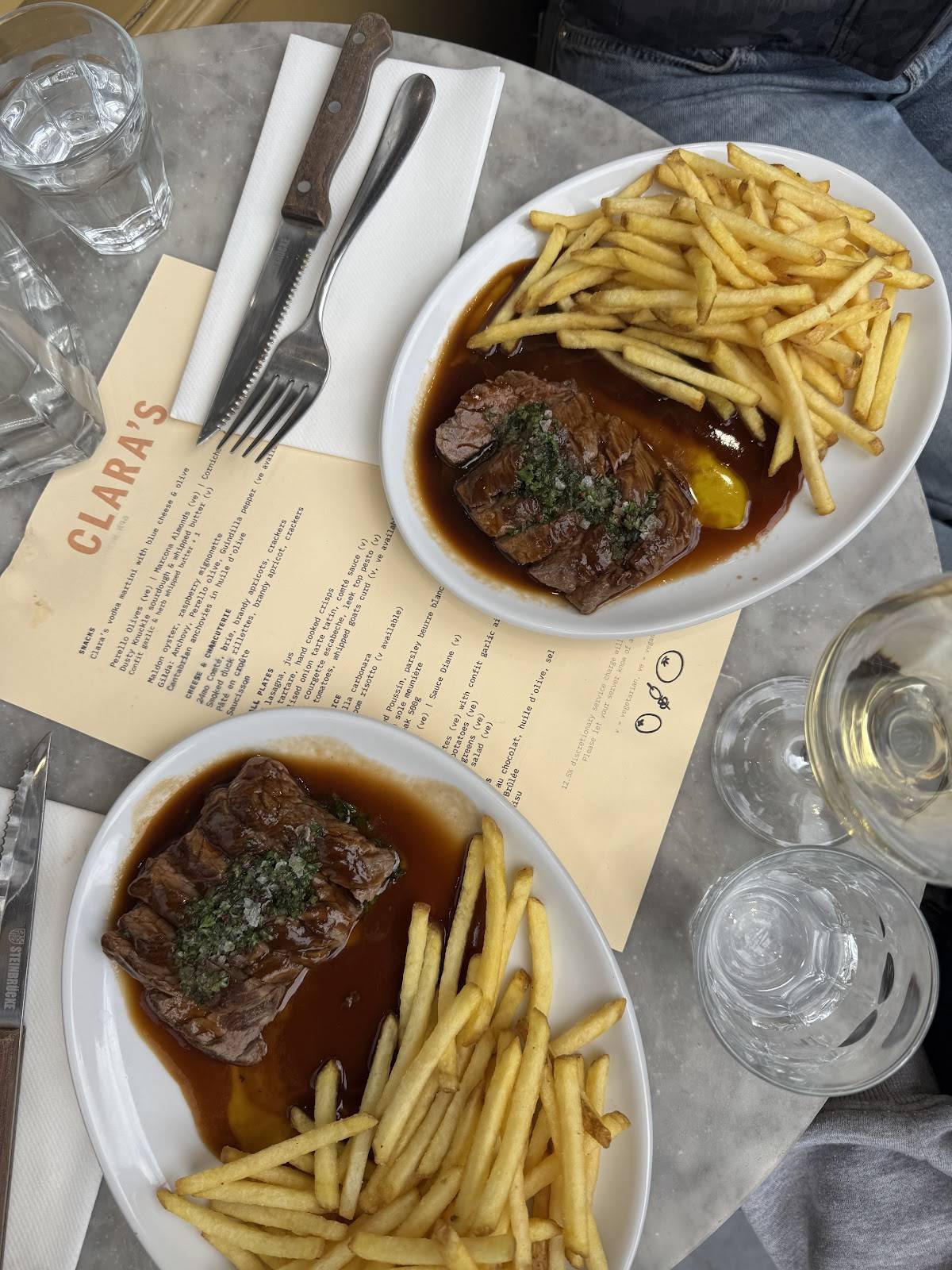 Clara's Wine & Bistro меню
