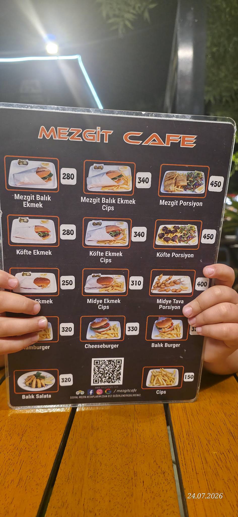 Mezgit Restaurant & Cafe меню