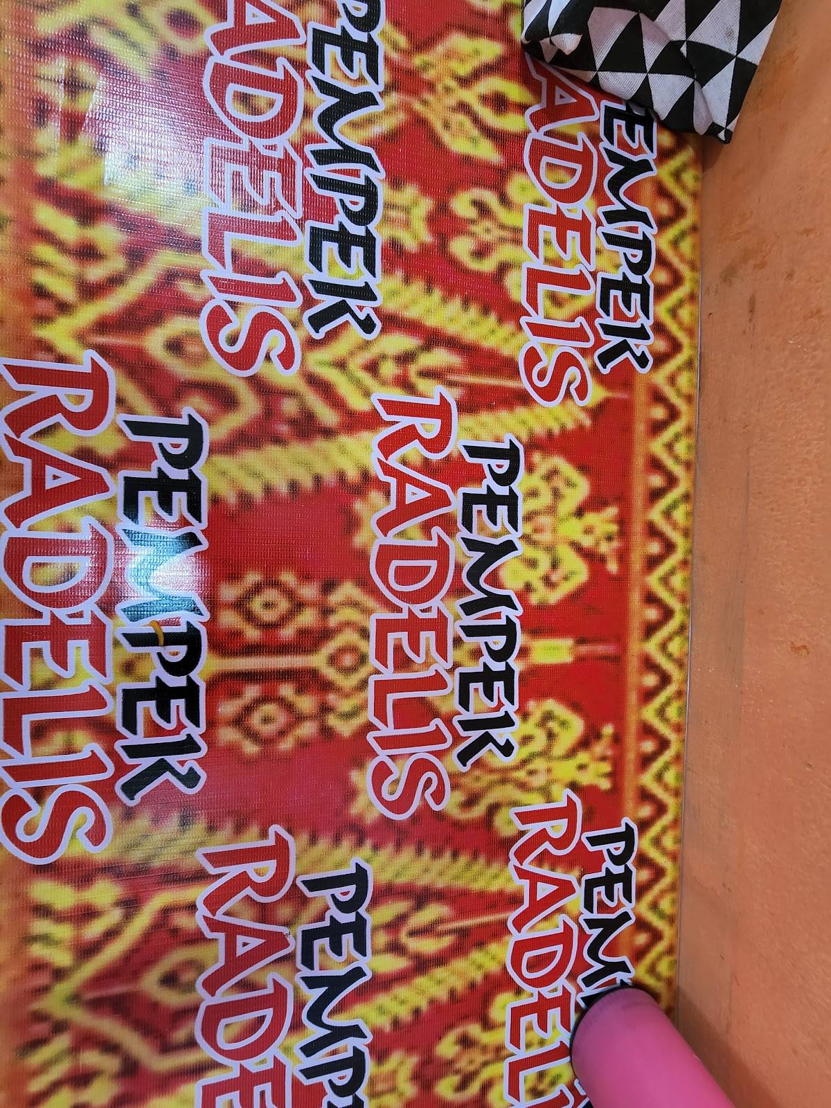 PEMPEK RADELIS меню