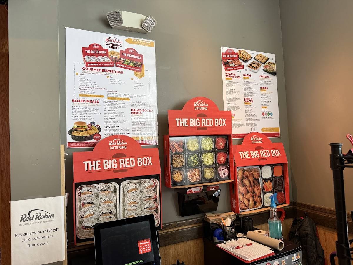 Red Robin Gourmet Burgers and Brews меню
