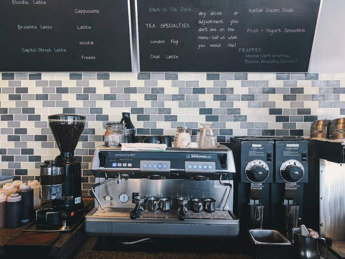Cups An Espresso Café меню