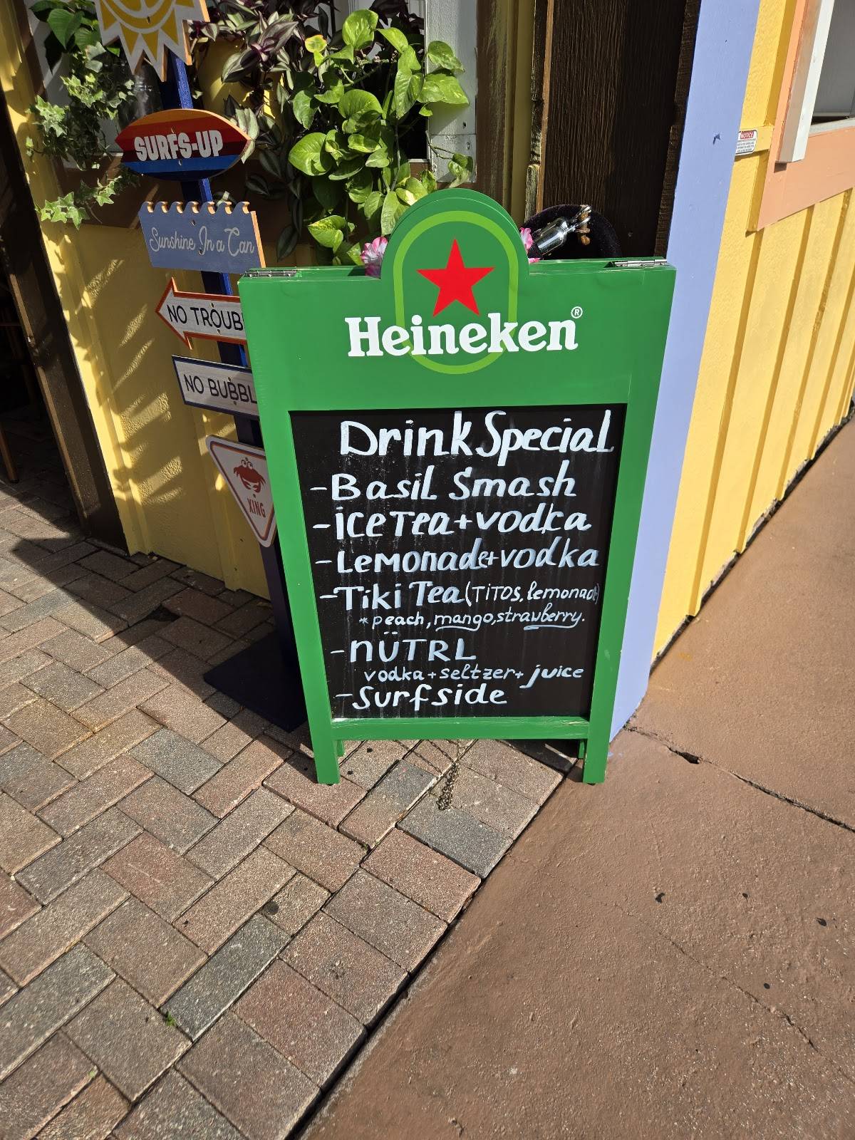 Mai Tiki Restaurant & Bar меню