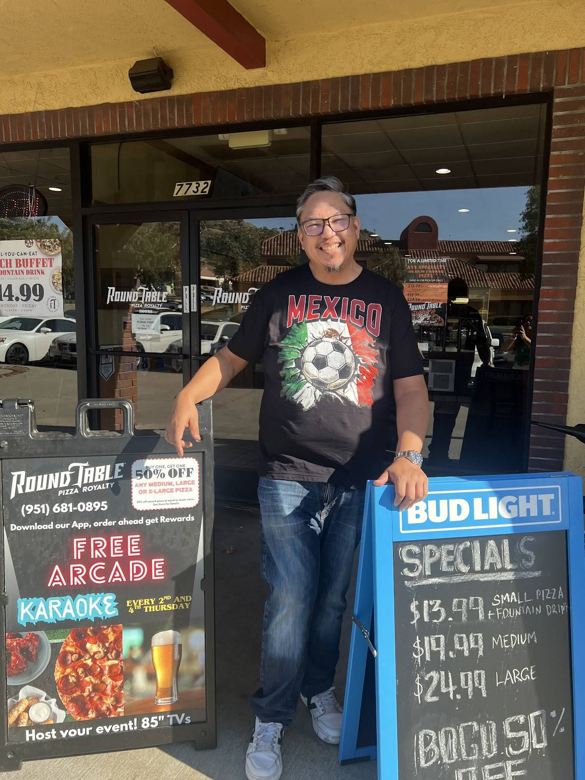 Round Table Pizza Jurupa Valley меню