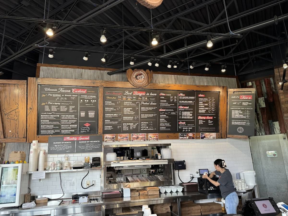 Georgie Porgie's Treefort Restaurant - Mount Pleasant / Racine меню