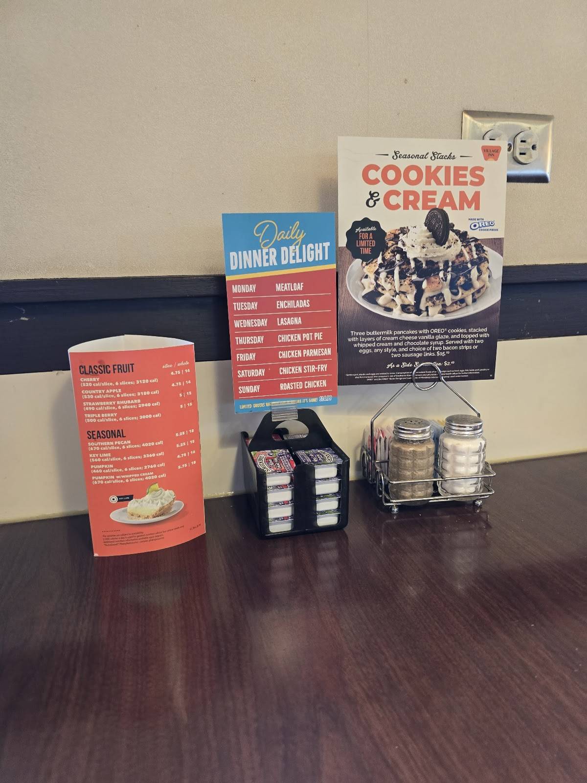 Village Inn меню