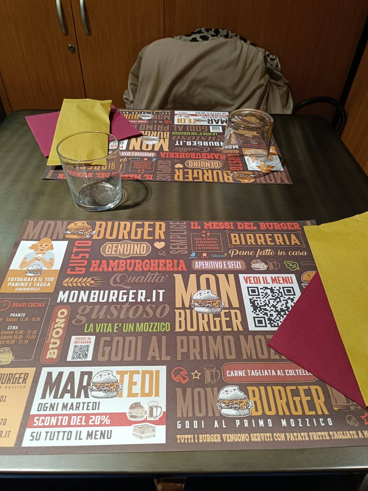 MonBurger Hamburgheria меню