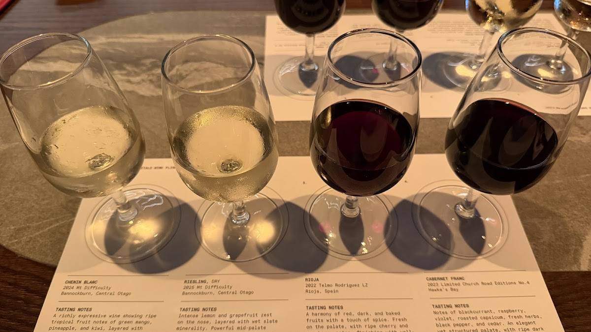 Somm Wine Bar & Bistro меню