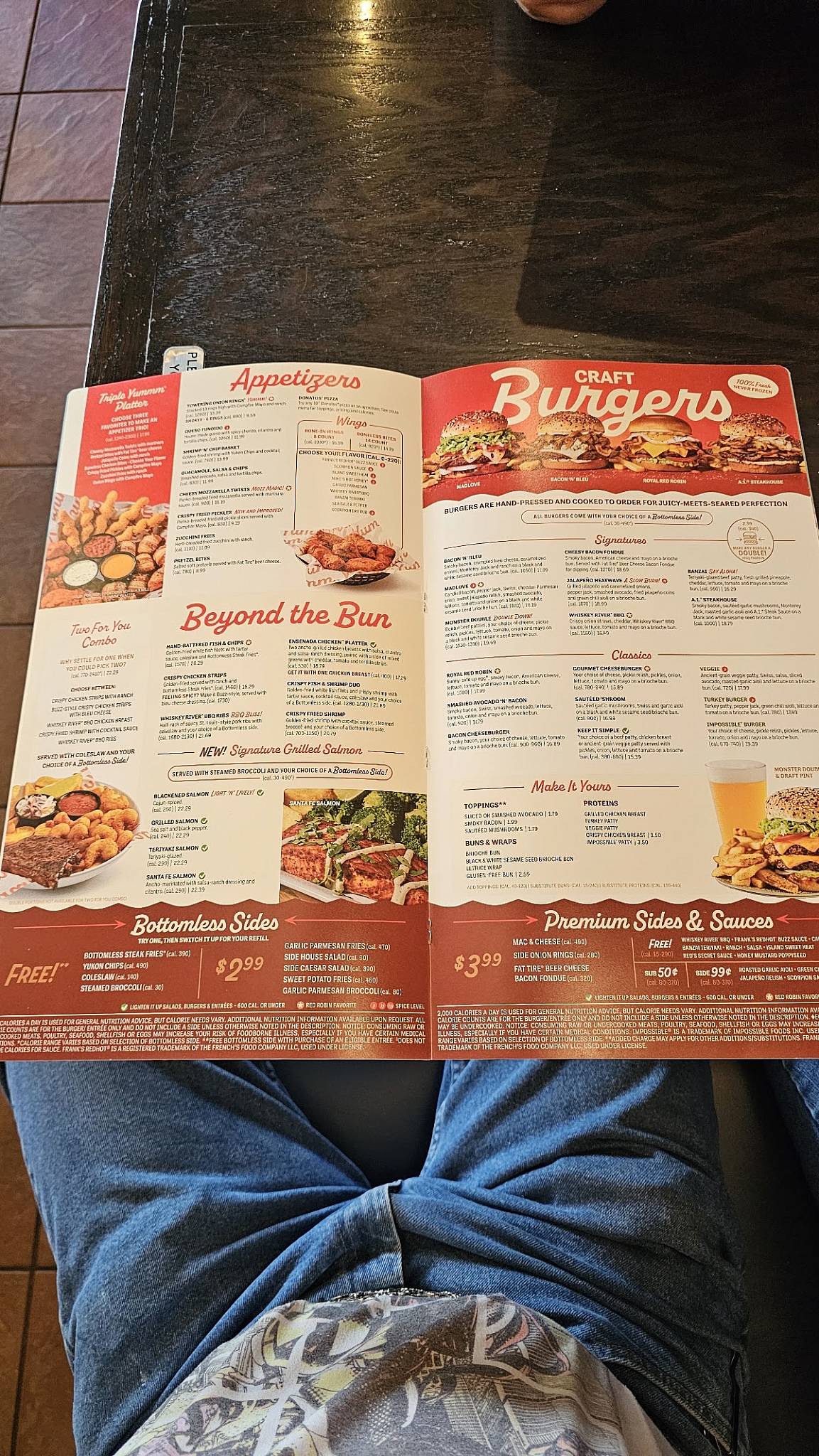 Red Robin Gourmet Burgers and Brews меню