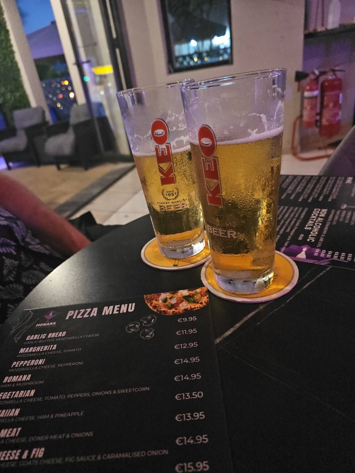 Monara Live Music & Sports Bar меню