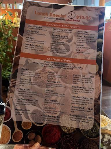 Red Basil Thai Cuisine меню