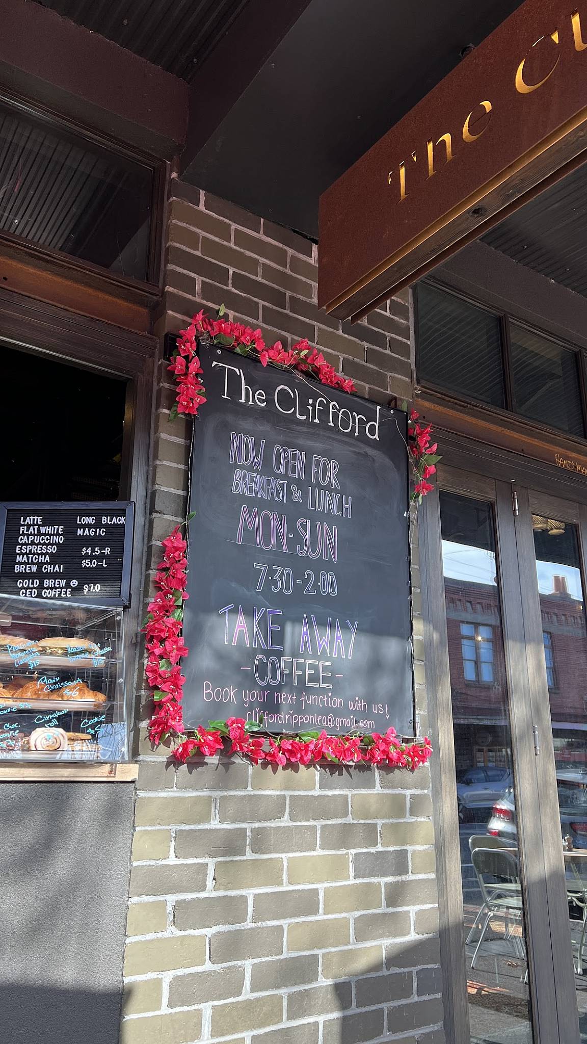 The Clifford меню