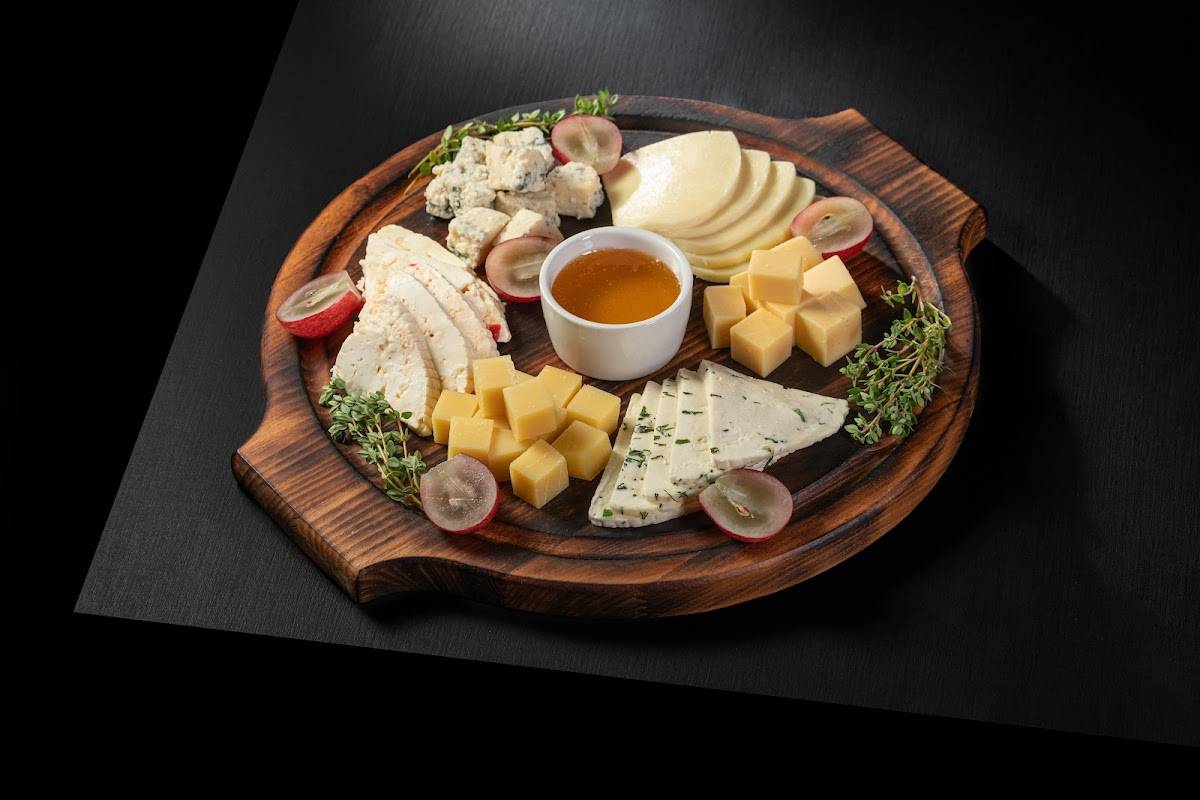 DAKI Restaurant &amp; Club меню