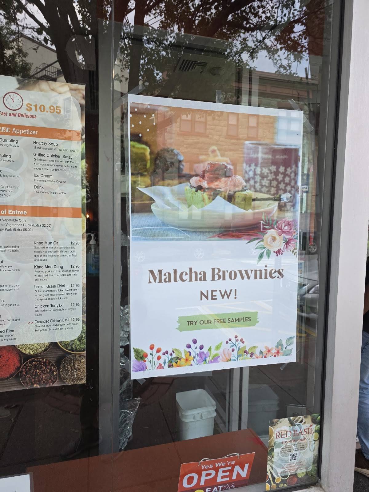 Red Basil Thai Cuisine меню