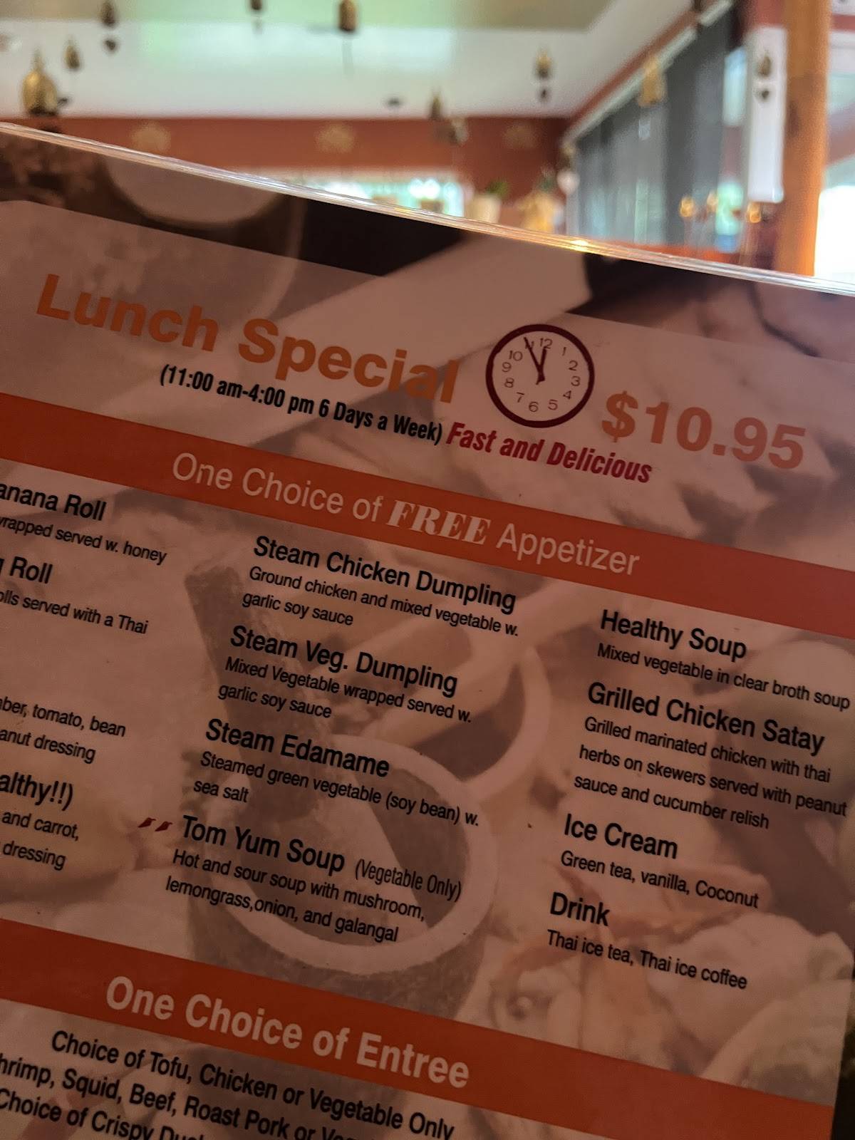 Red Basil Thai Cuisine меню