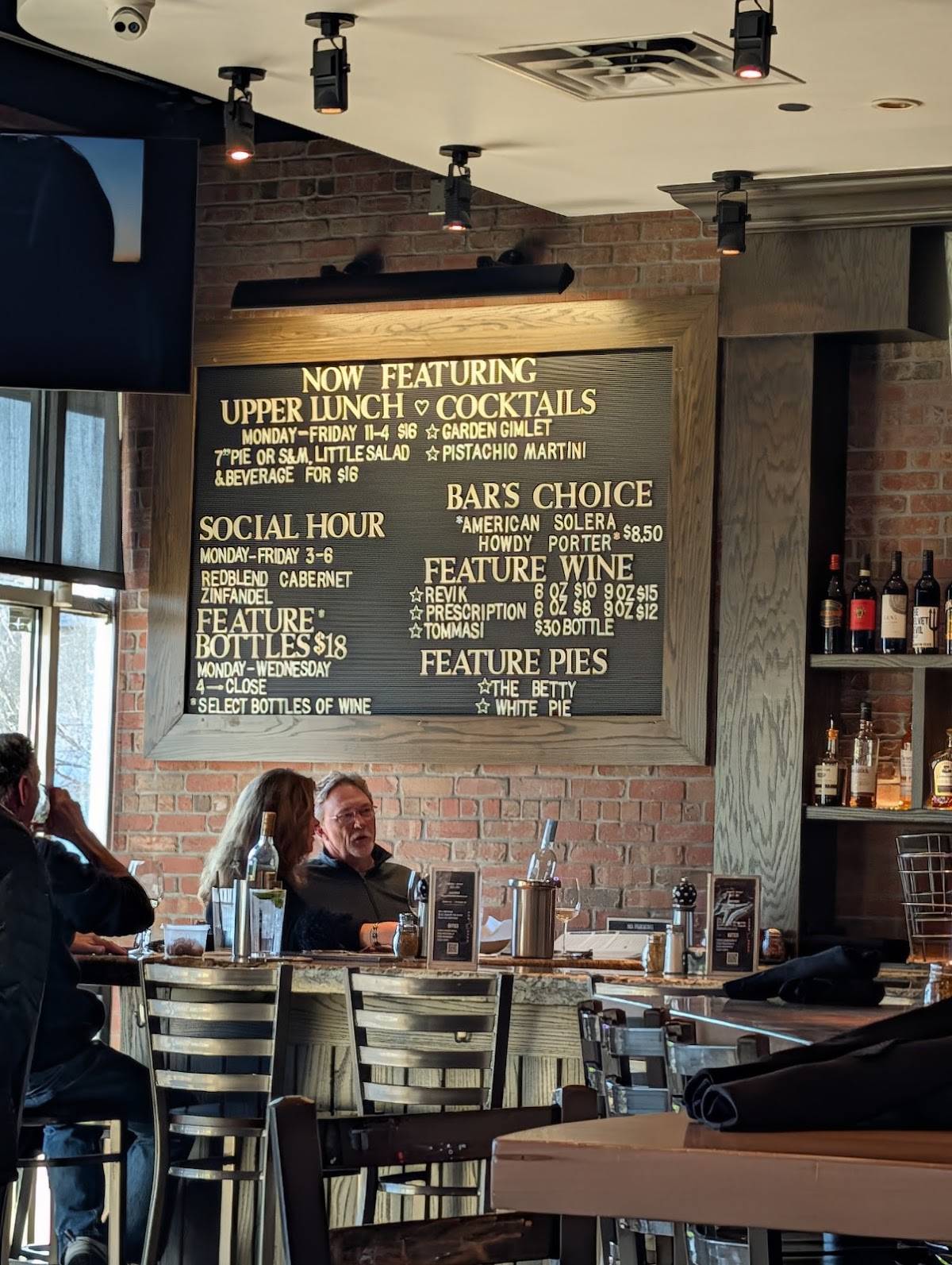 Upper Crust Wood Fired Pizza меню