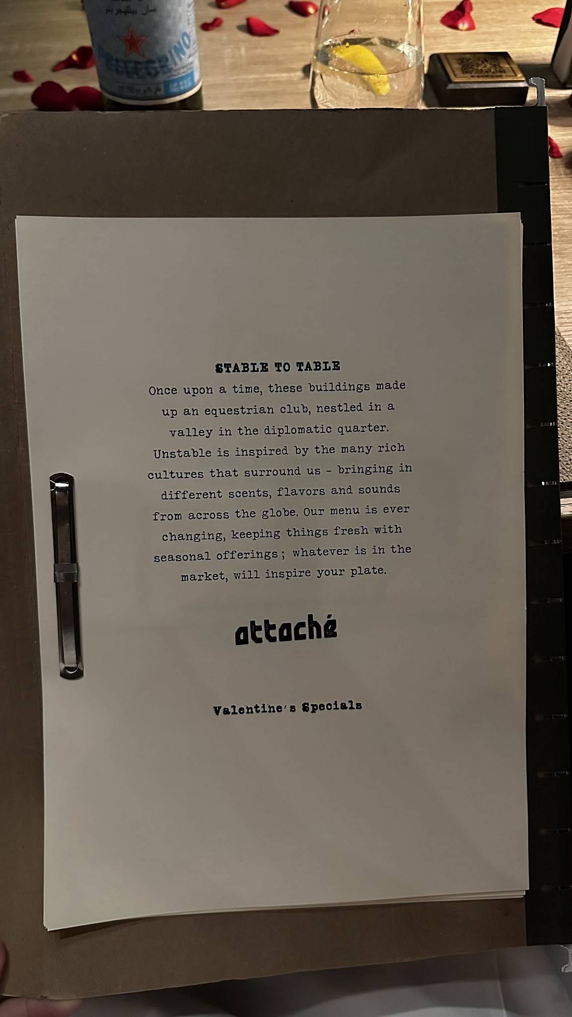 Attaché меню
