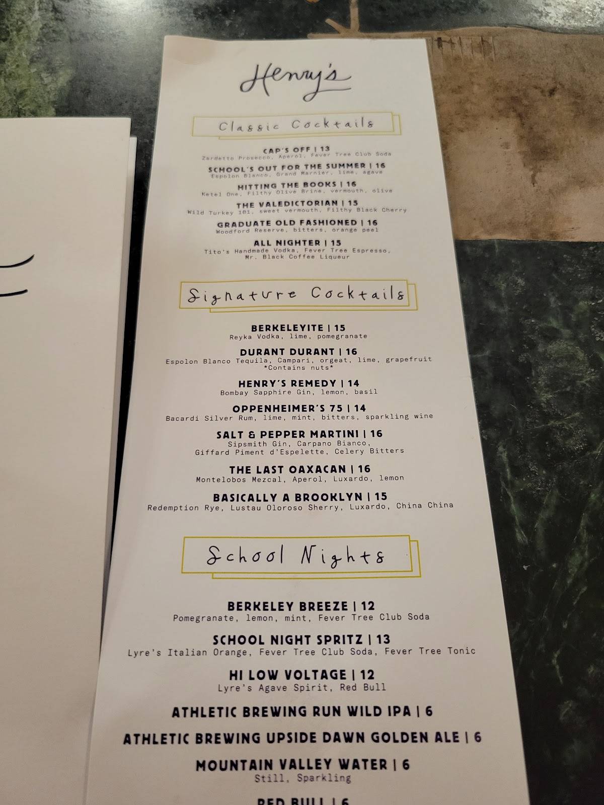 Henry's Bar & Restaurant меню