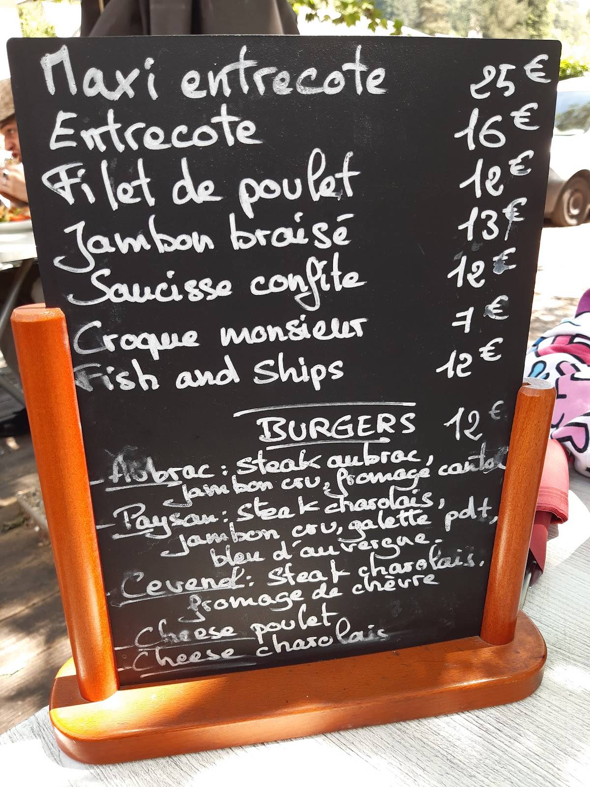 Les Volets Rouges меню
