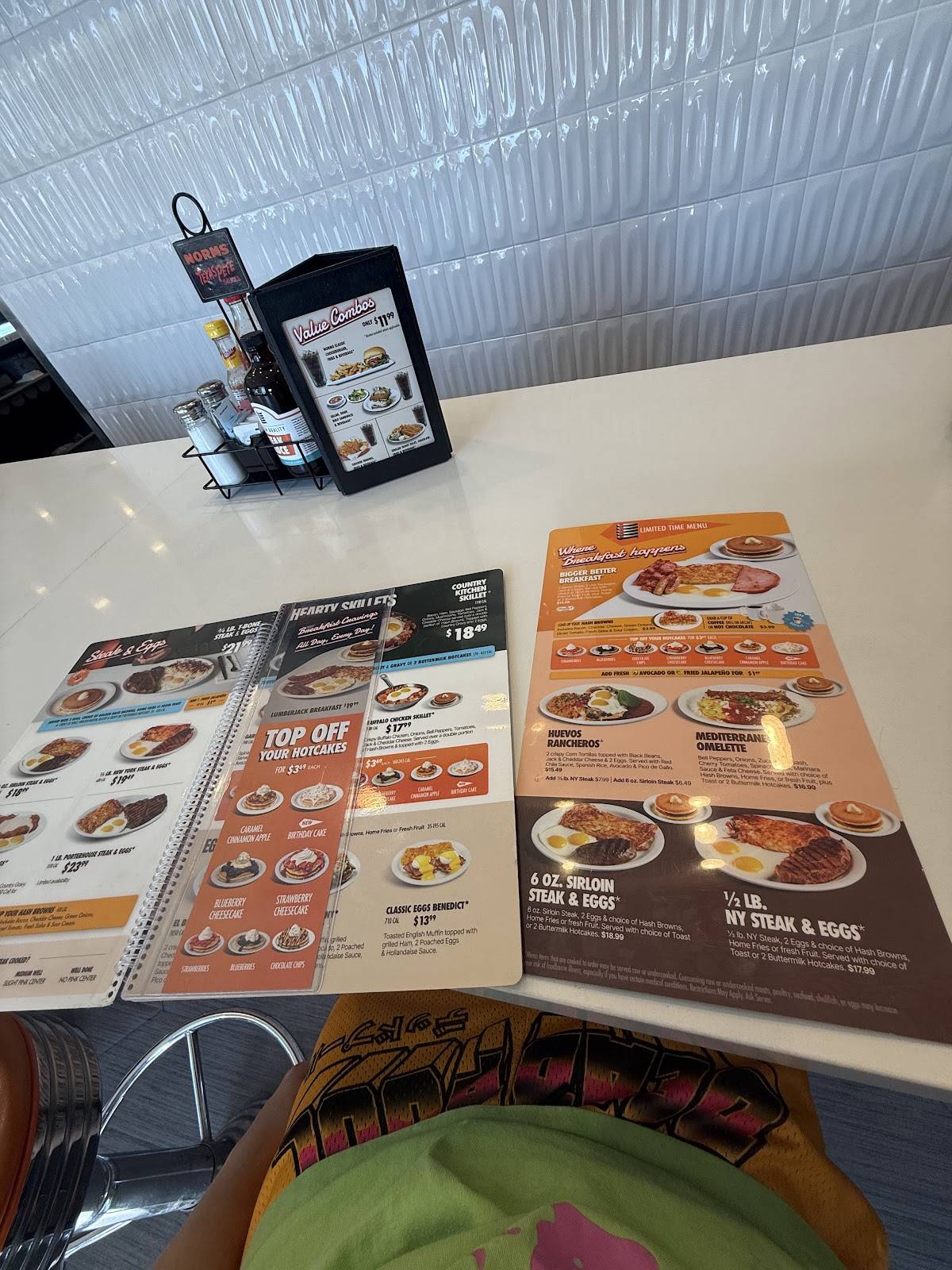 NORMS Restaurant меню