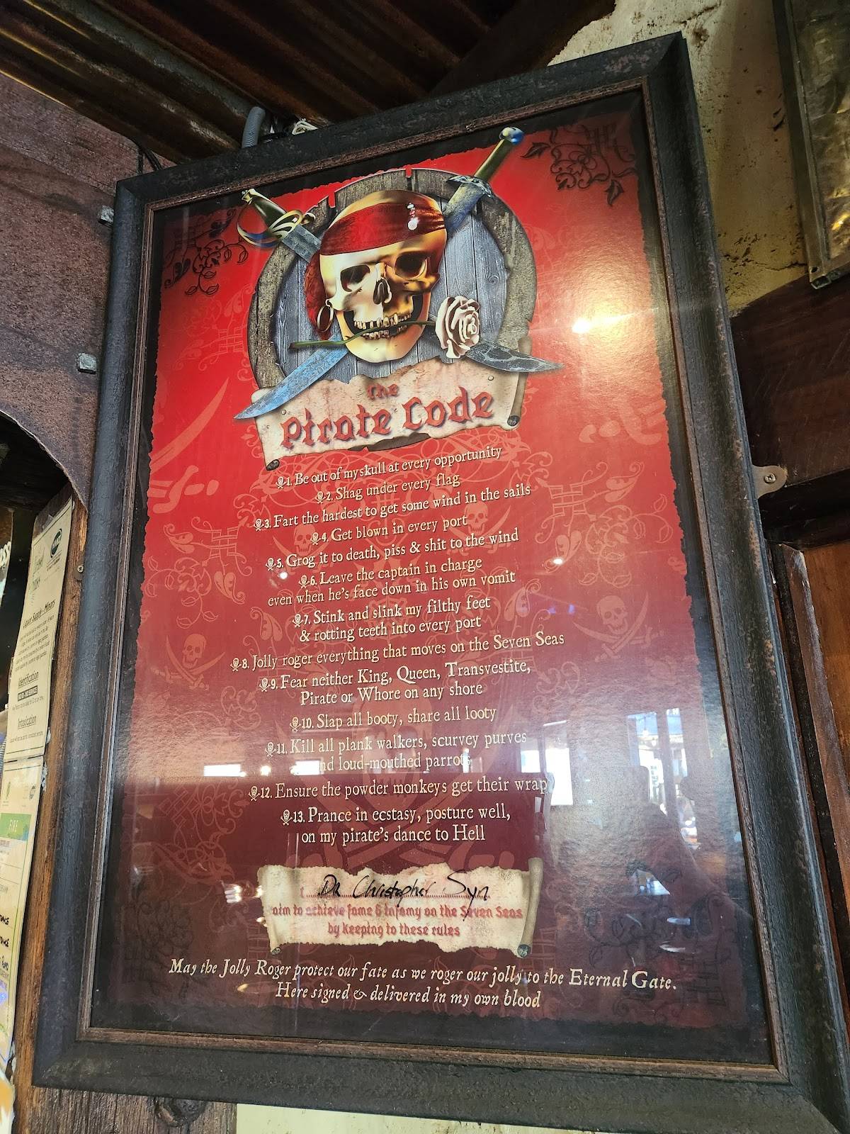 Smugglers Pub & Cafe меню