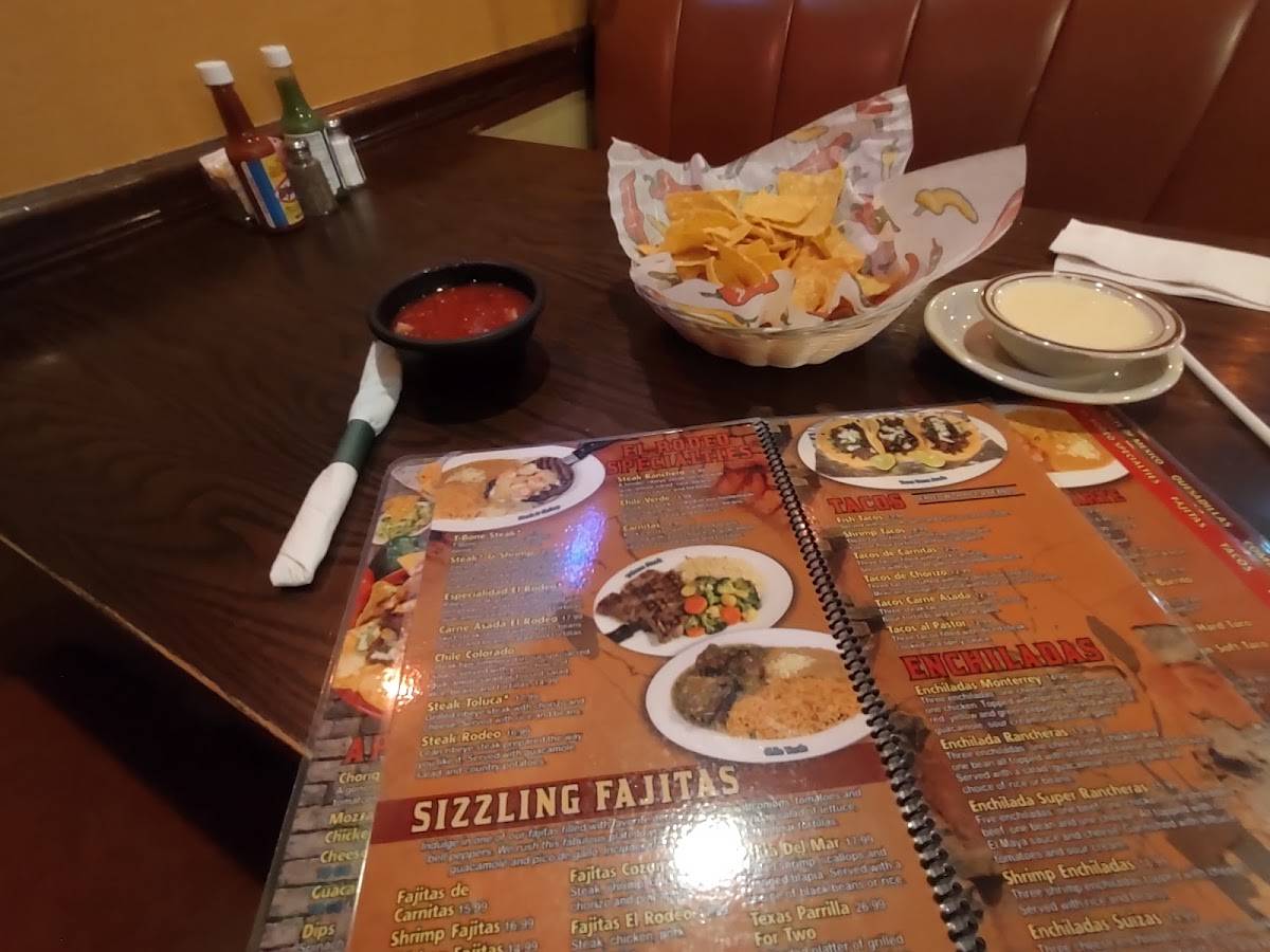 El Rodeó Mexican Restaurant меню