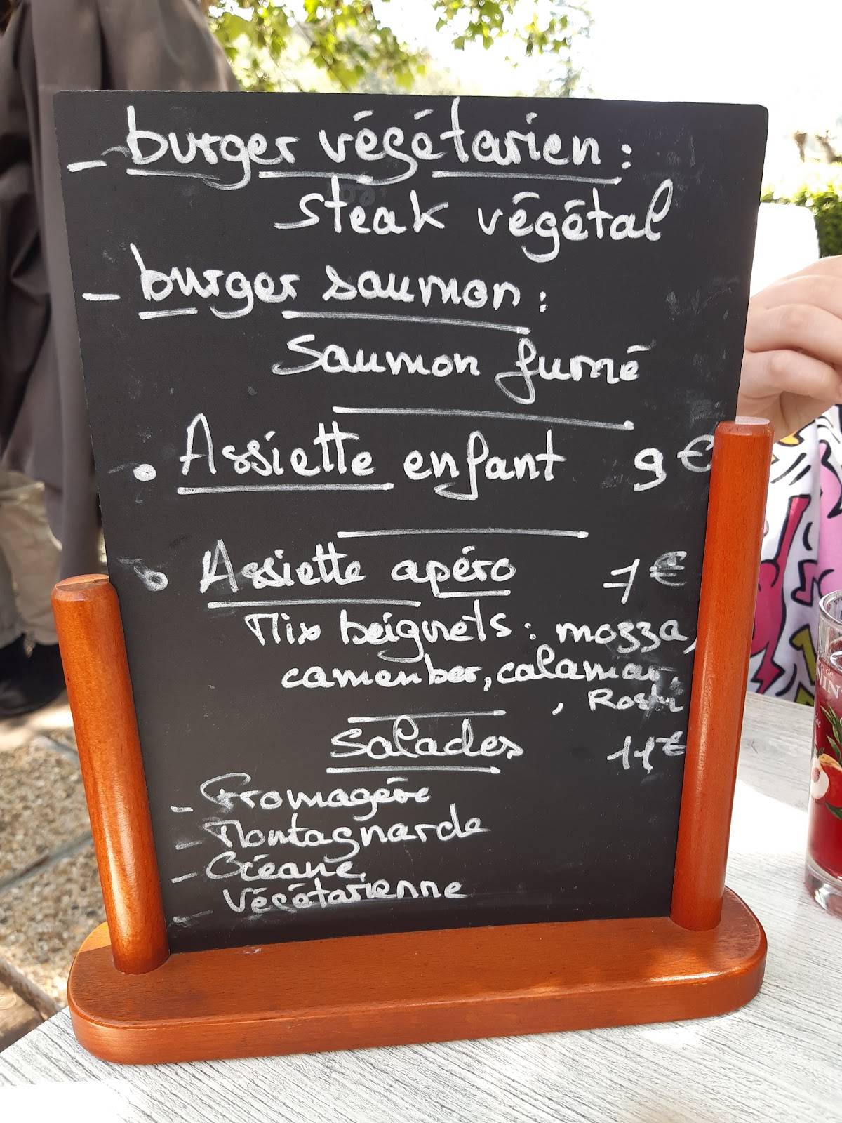 Les Volets Rouges меню