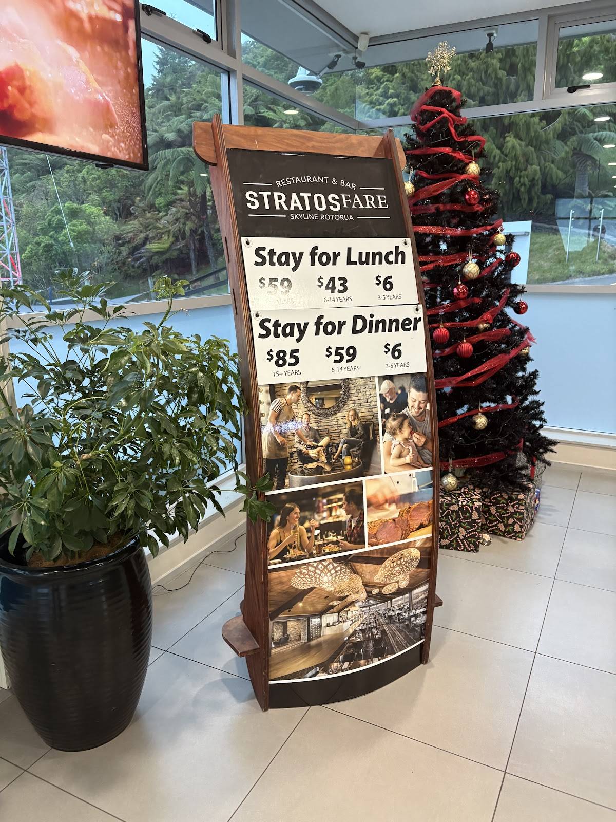 Stratosfare Restaurant & Bar меню