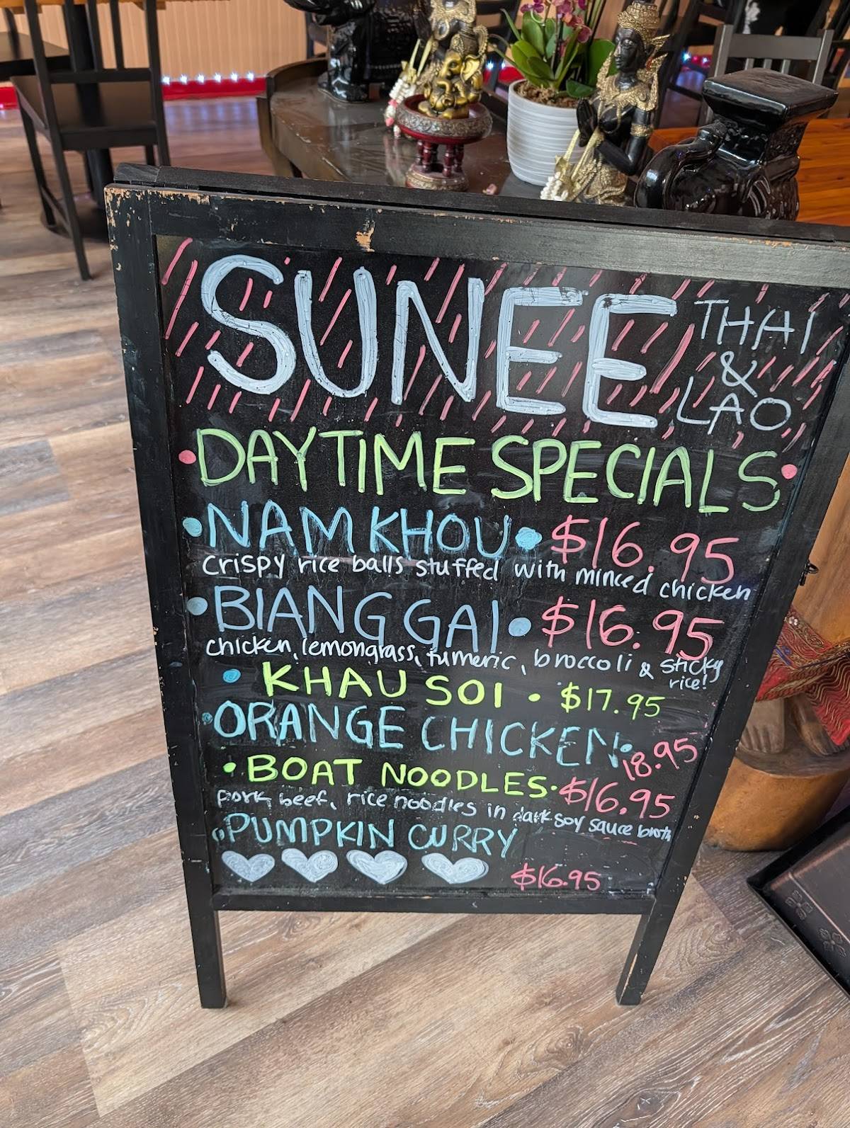 Sunee Thai and Lao Kitchen меню