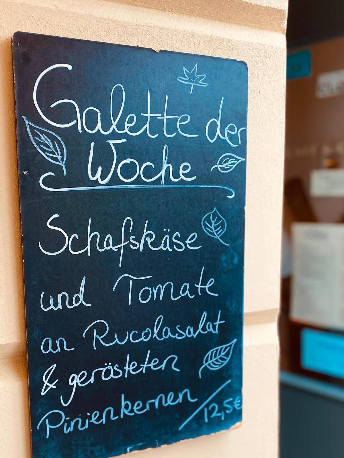 Cado's Café & Crêperie меню