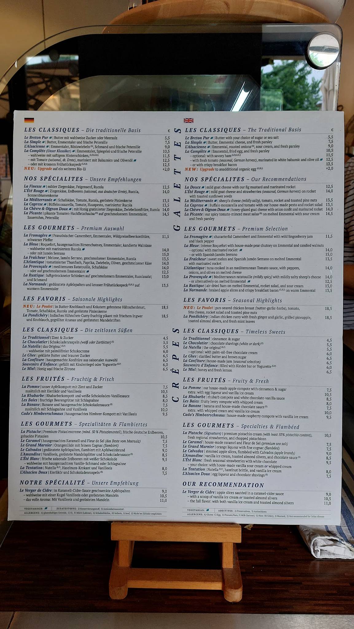 Cado's Café & Crêperie меню