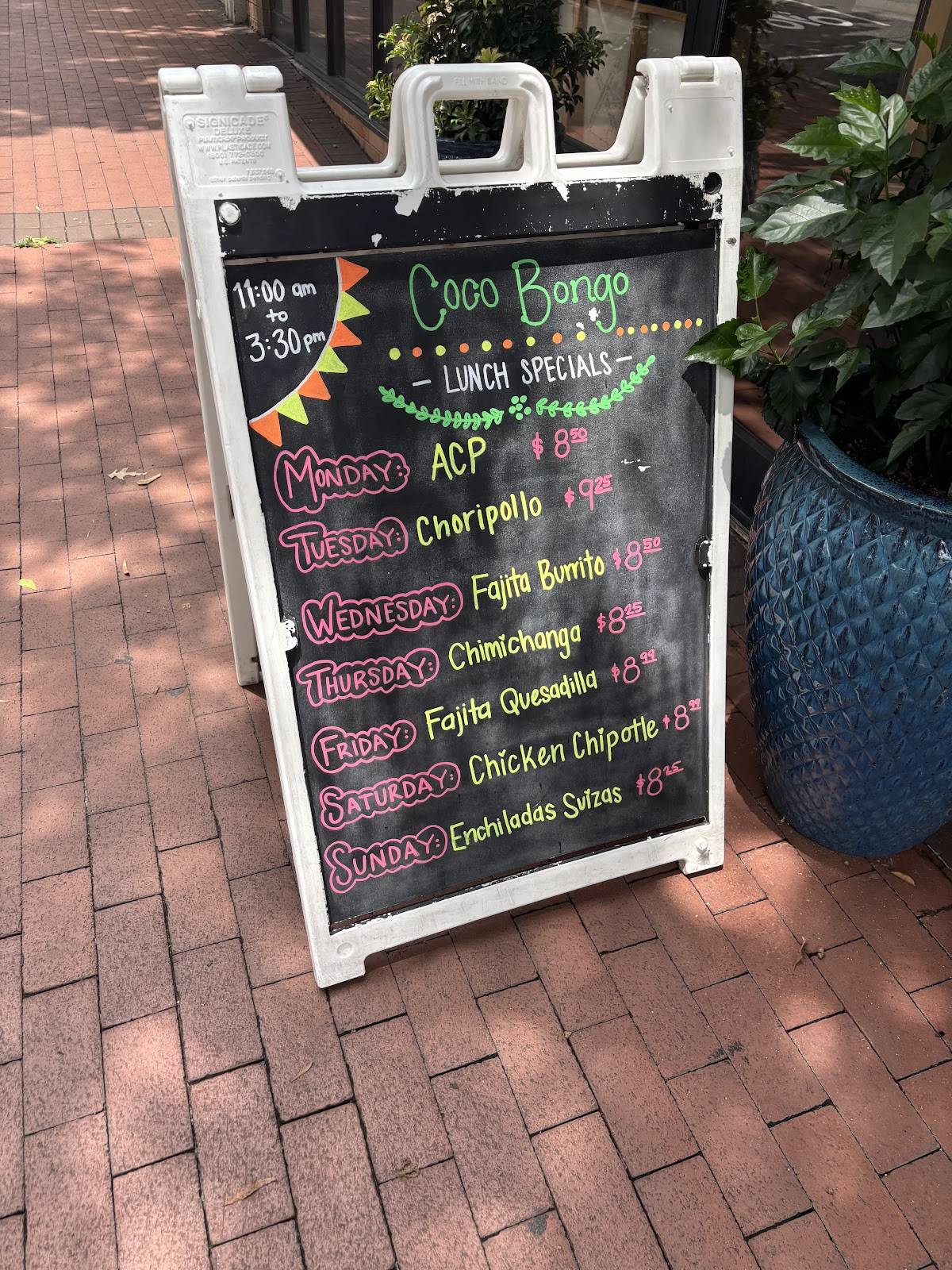 Coco Bongo Mexican Express & Cantina меню