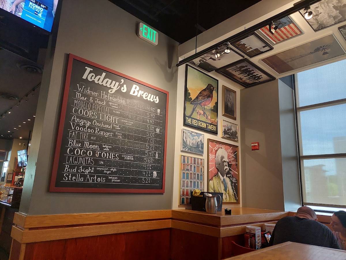 Red Robin Gourmet Burgers and Brews меню