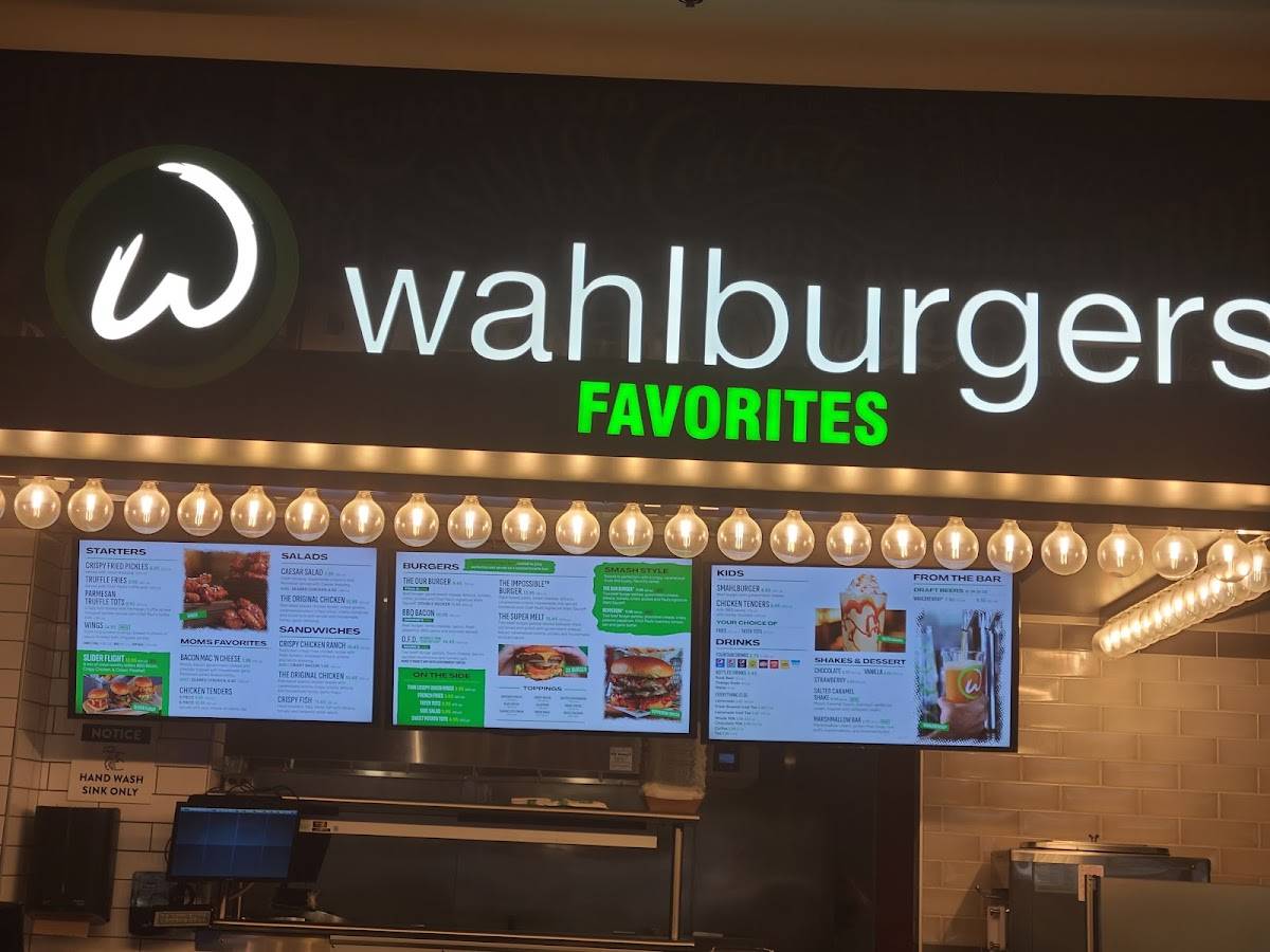 Wahlburgers меню